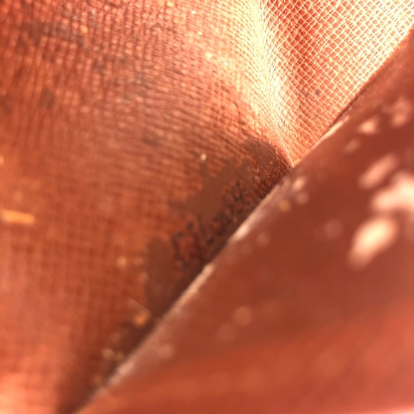 Louis Vuitton Monogram 6 Key Holder - Picture 10 of 12